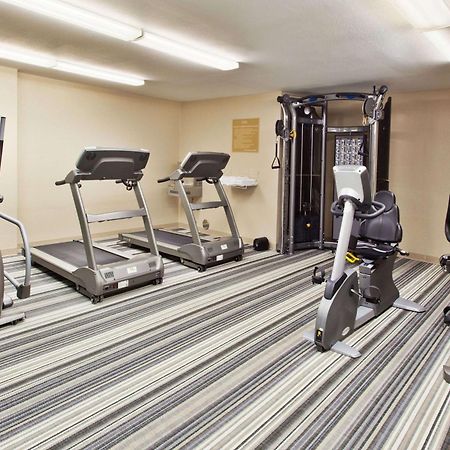 Sonesta Simply Suites Cleveland North Olmsted Airport Buitenkant foto