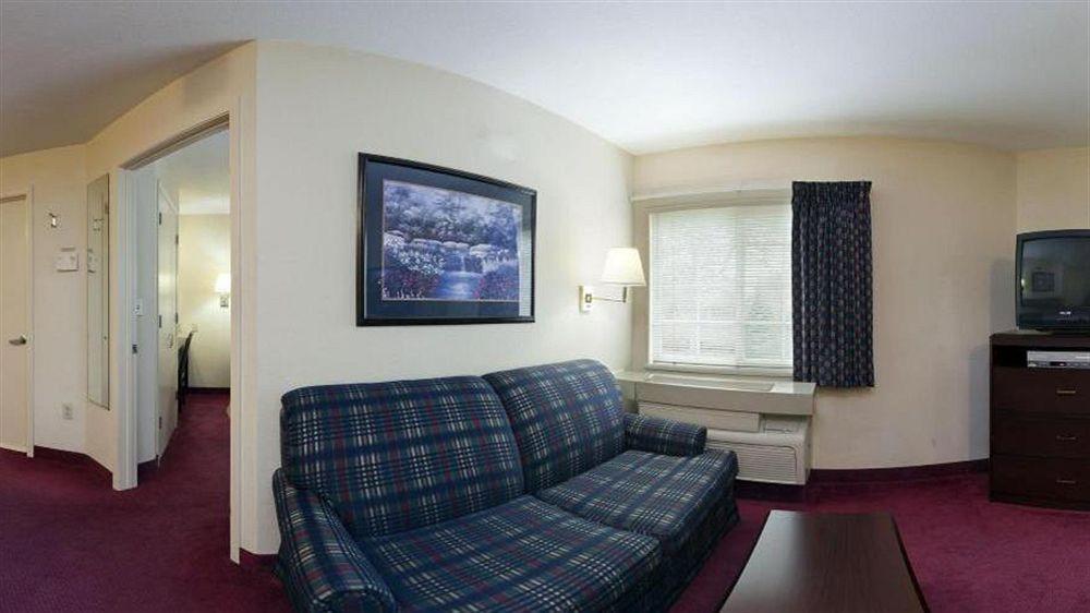 Sonesta Simply Suites Cleveland North Olmsted Airport Buitenkant foto