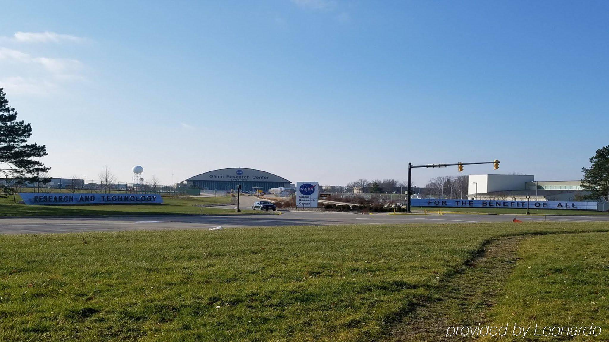 Sonesta Simply Suites Cleveland North Olmsted Airport Buitenkant foto