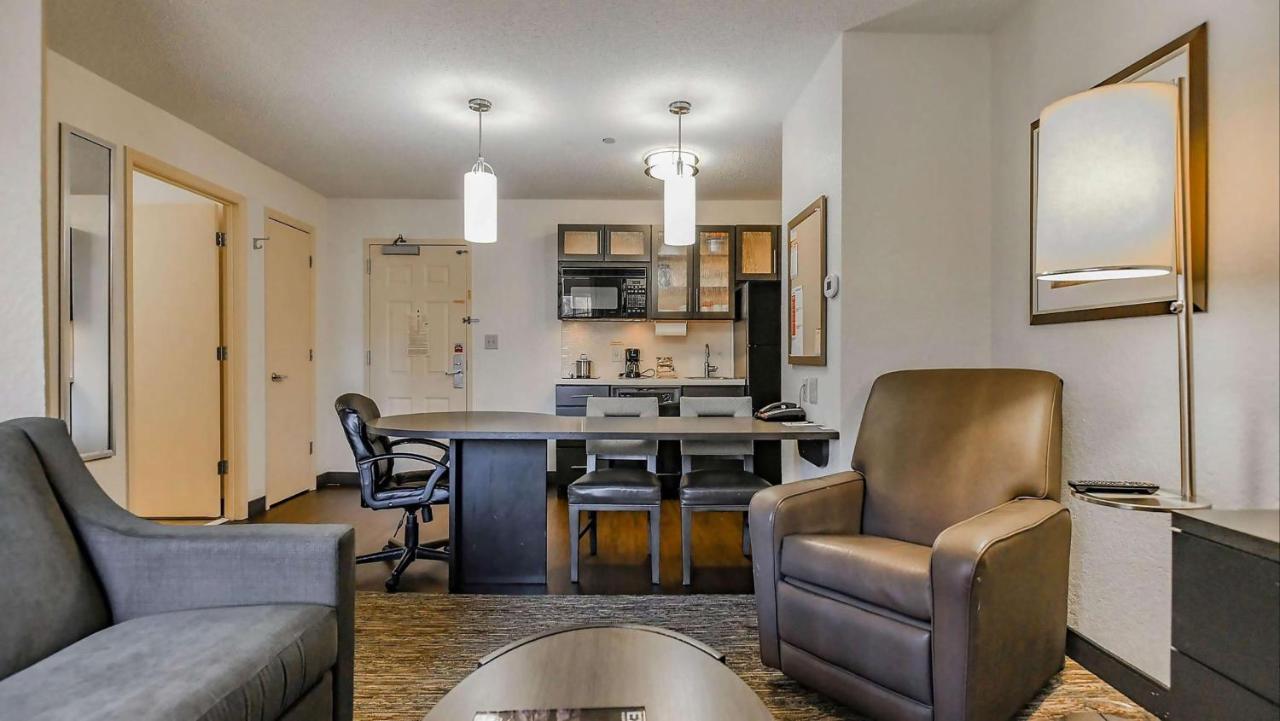 Sonesta Simply Suites Cleveland North Olmsted Airport Buitenkant foto