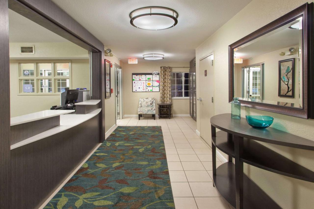 Sonesta Simply Suites Cleveland North Olmsted Airport Buitenkant foto