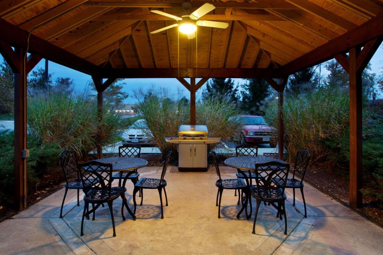 Sonesta Simply Suites Cleveland North Olmsted Airport Buitenkant foto