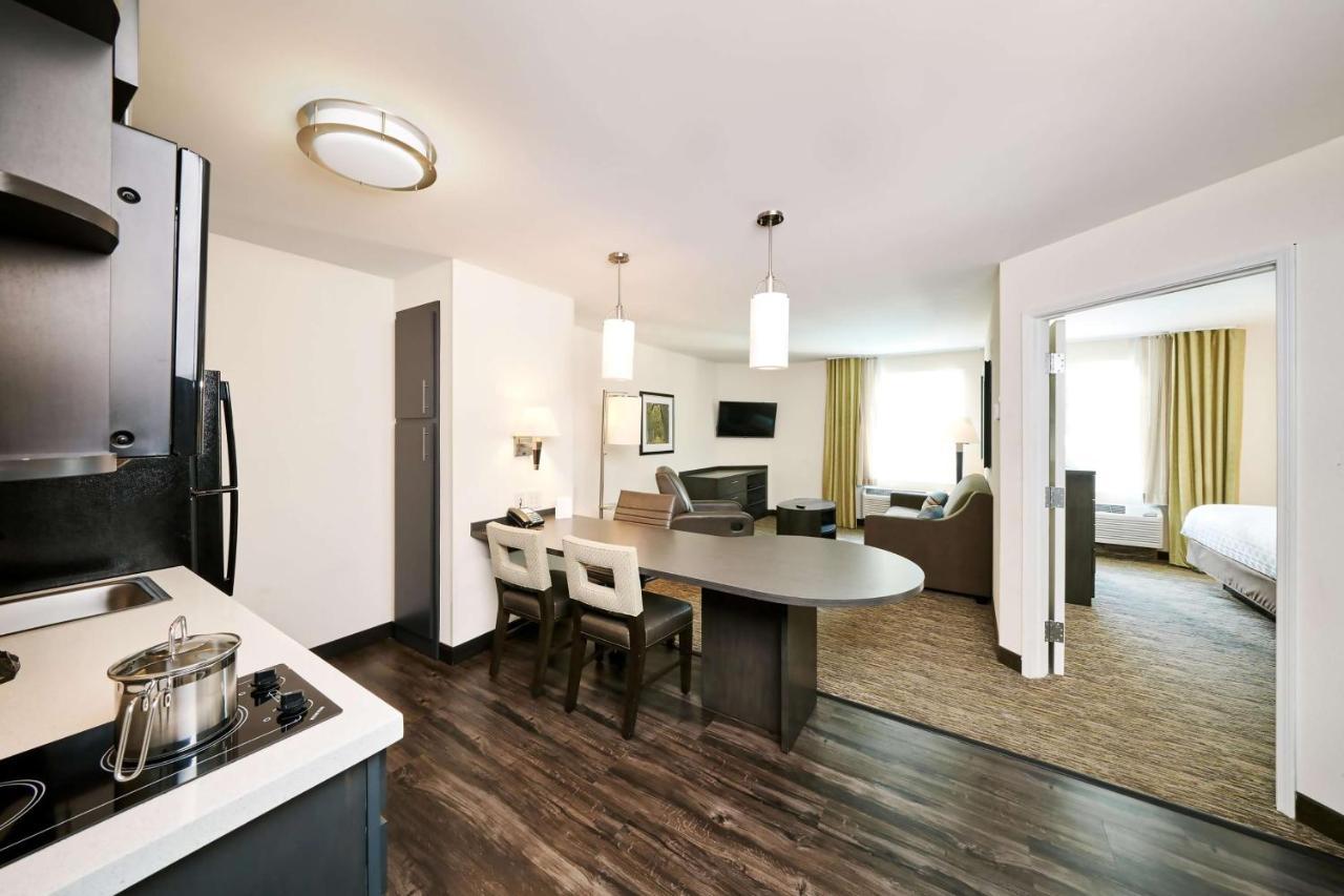 Sonesta Simply Suites Cleveland North Olmsted Airport Buitenkant foto