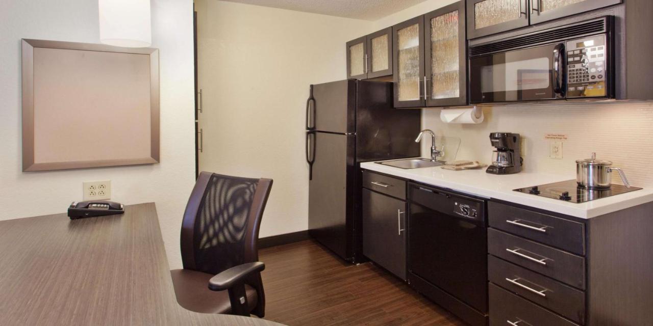 Sonesta Simply Suites Cleveland North Olmsted Airport Buitenkant foto