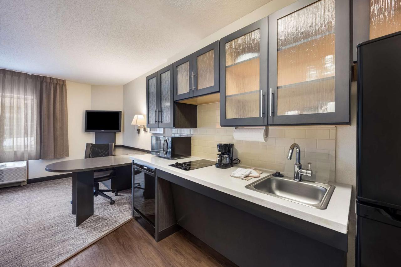 Sonesta Simply Suites Cleveland North Olmsted Airport Buitenkant foto