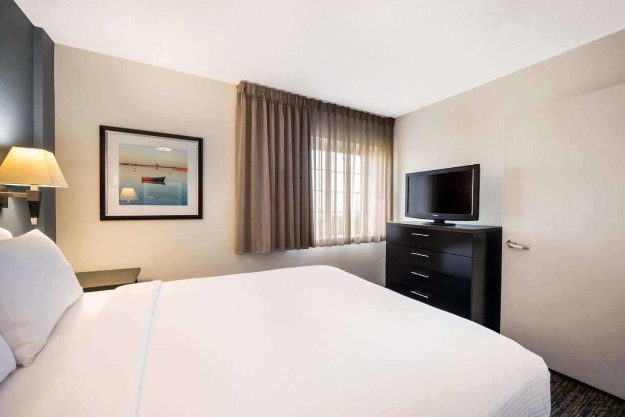 Sonesta Simply Suites Cleveland North Olmsted Airport Buitenkant foto