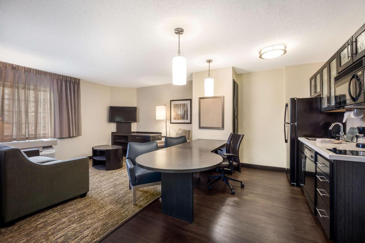 Sonesta Simply Suites Cleveland North Olmsted Airport Buitenkant foto