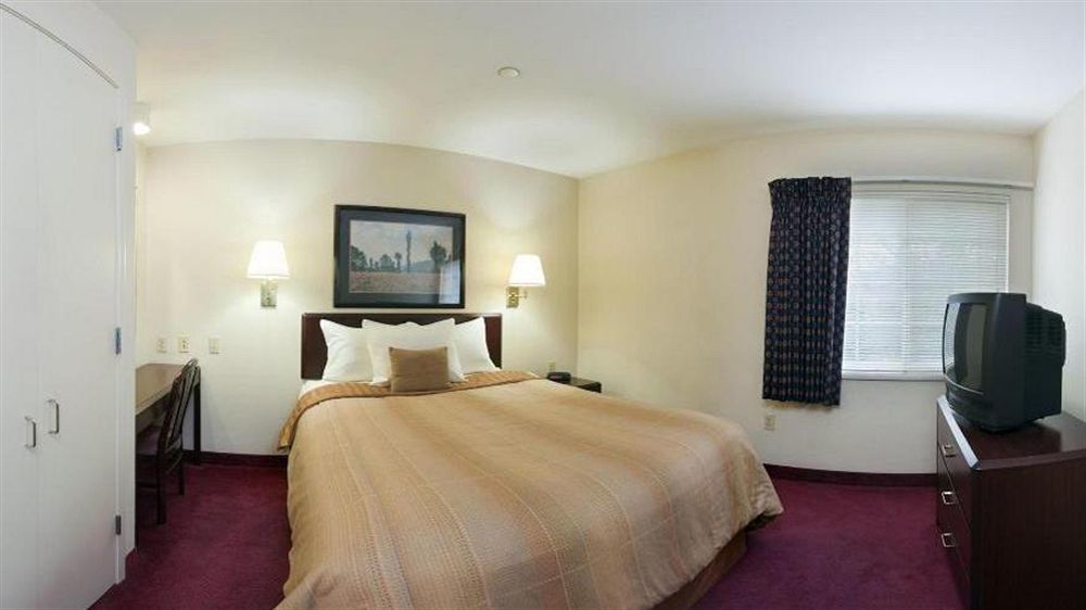 Sonesta Simply Suites Cleveland North Olmsted Airport Buitenkant foto