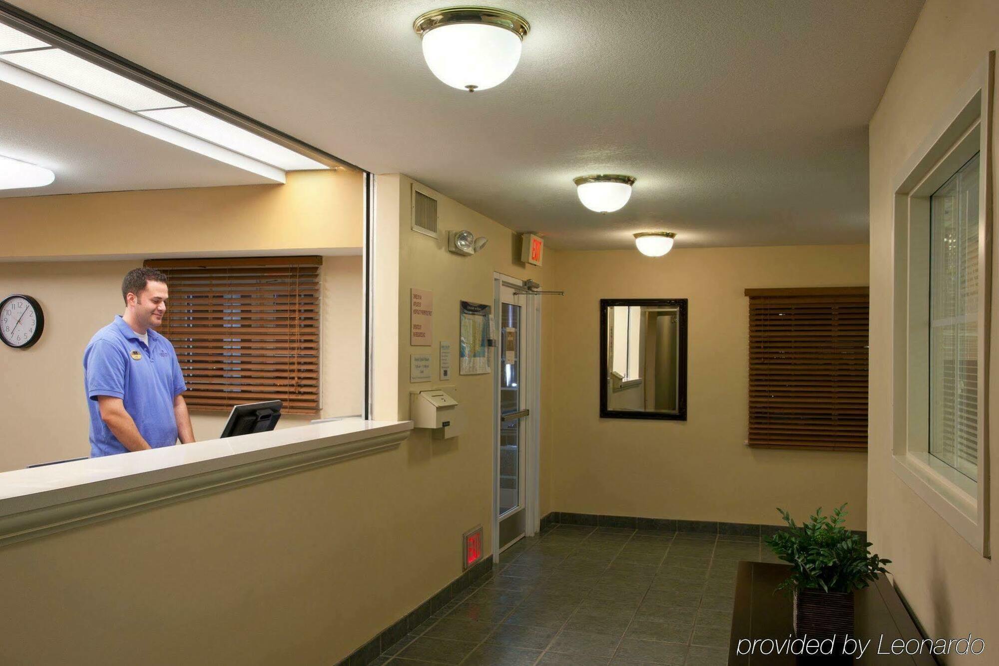 Sonesta Simply Suites Cleveland North Olmsted Airport Buitenkant foto