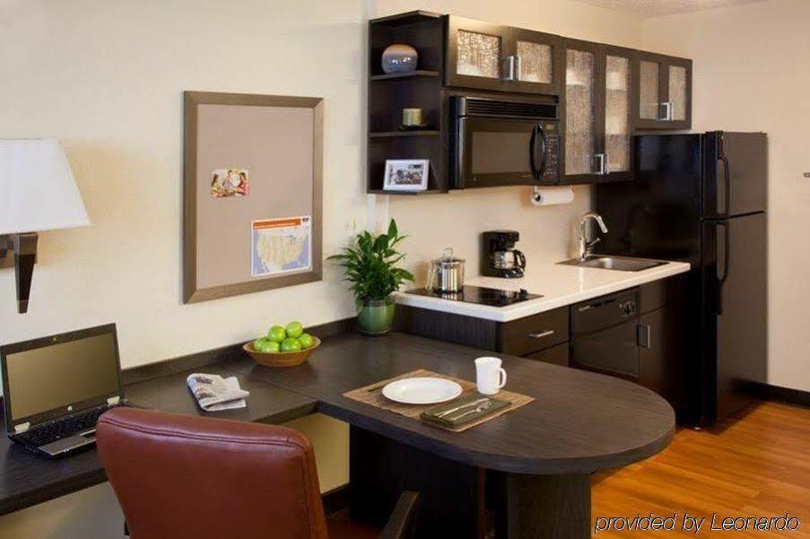 Sonesta Simply Suites Cleveland North Olmsted Airport Buitenkant foto