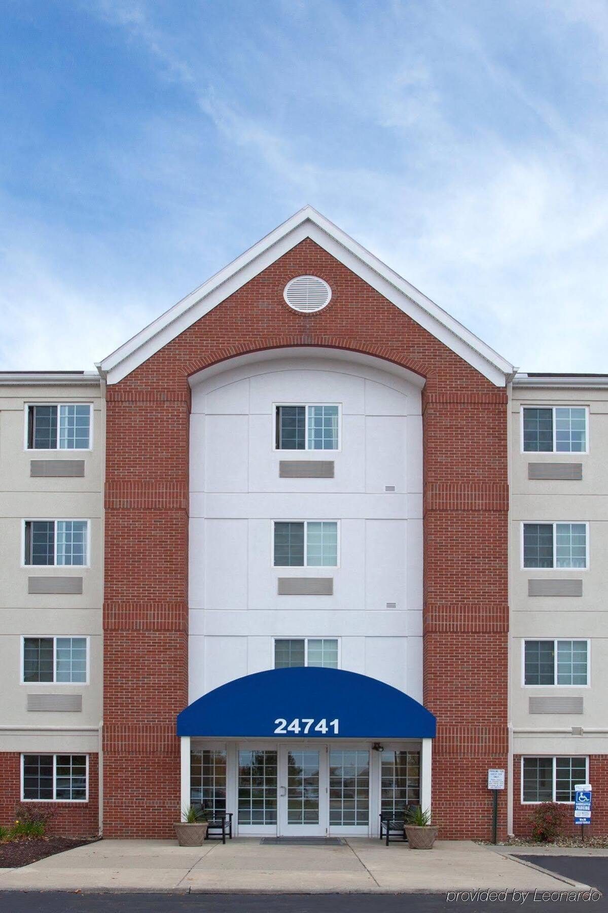 Sonesta Simply Suites Cleveland North Olmsted Airport Buitenkant foto